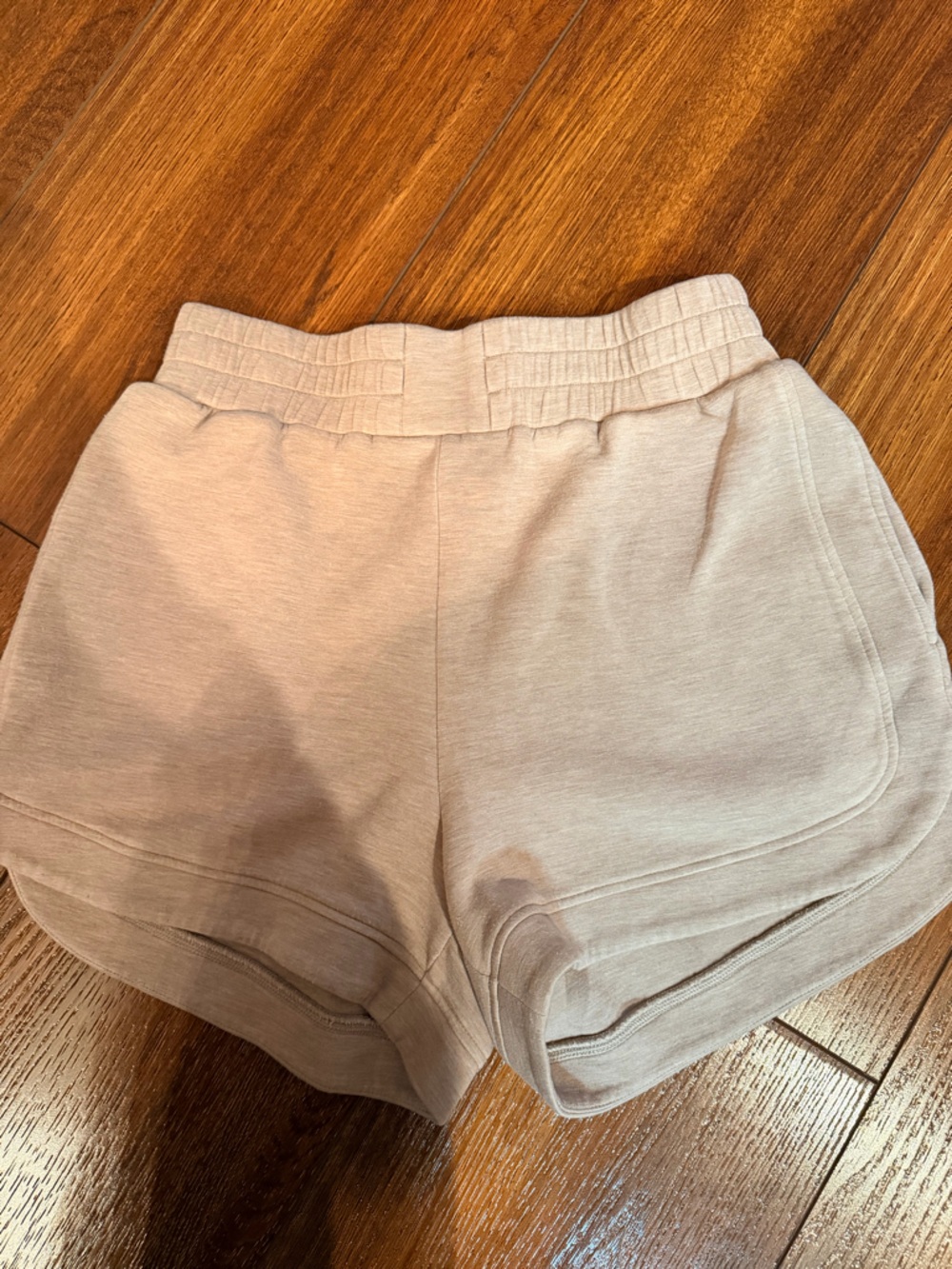 Varley Cream Athletic Shorts with Elastic Waist